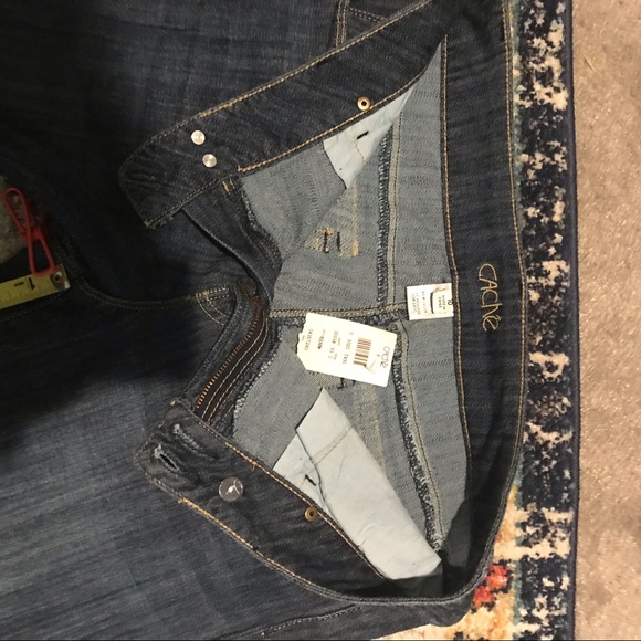 Cache jeans with embellished pockets - Picture 3 of 6